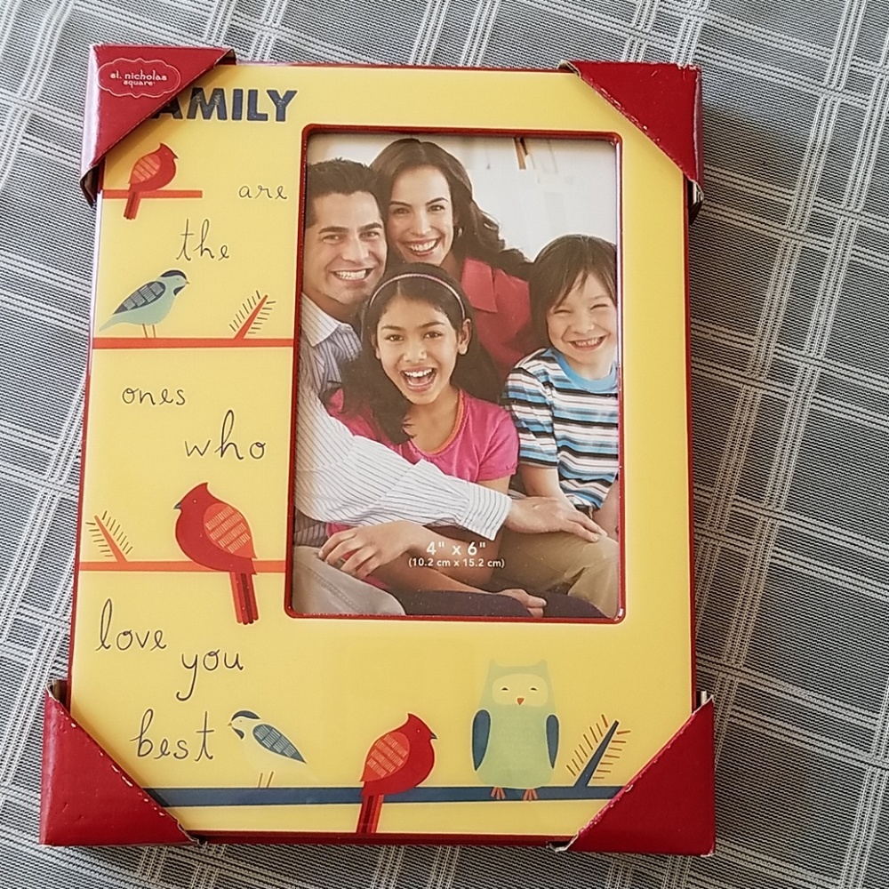 Picture Frame Family by St. Nicholas Square